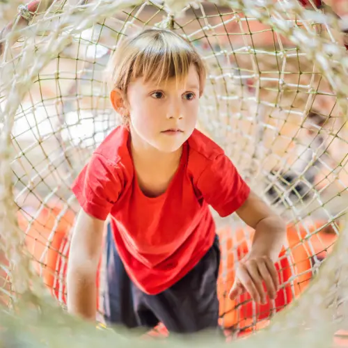 fabricant-constructeur-de-parcours-ninja-course-parc-de-loisir-aire-de-jeux-storkeo