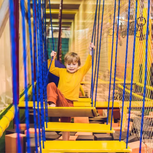 fabricant-constructeur-de-parcours-ninja-course-parcs-de-loisir-aire-de-jeux-storkeo